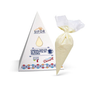 Crema dolce di ricotta di pecora in sac à poche